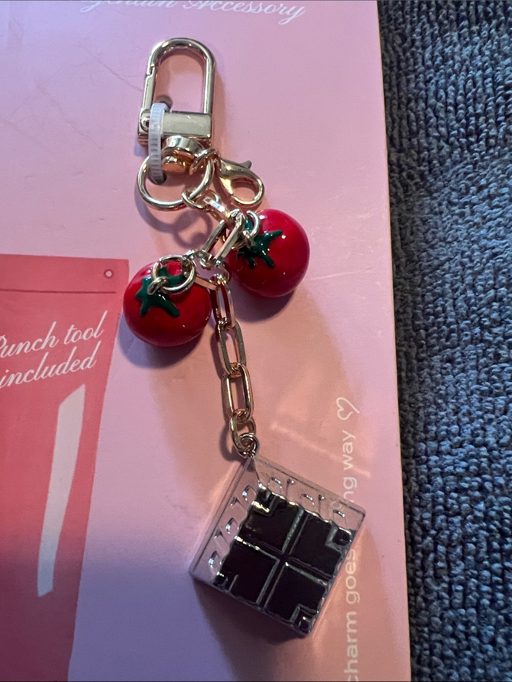 Lip charms Keychain Accessory - Tomato - Picture 3 of 3